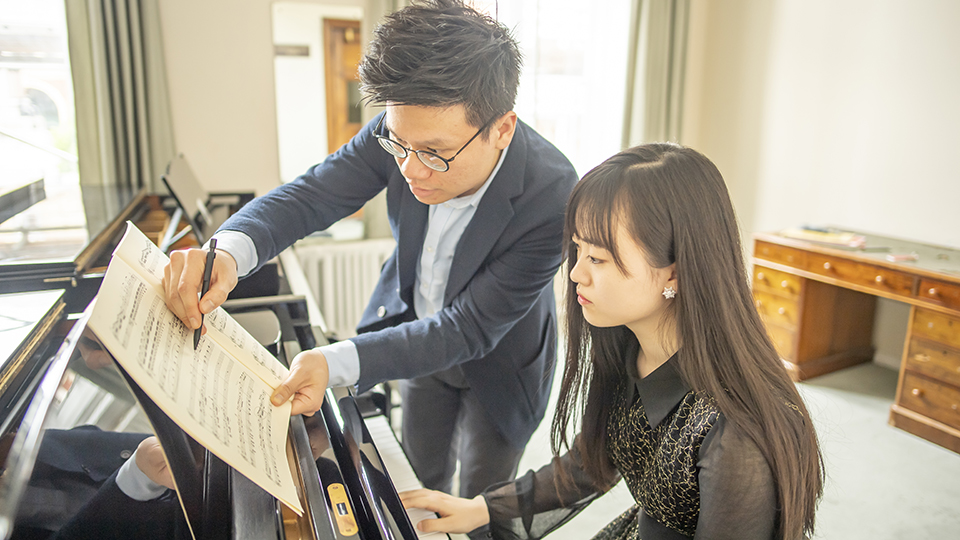 1 to 1 piano lesson at the RCM